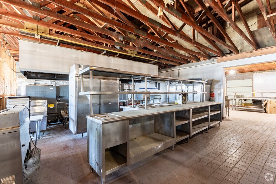 More Photos Of 950 J Clyde Morris Blvd, Newport News Hotel For Sale