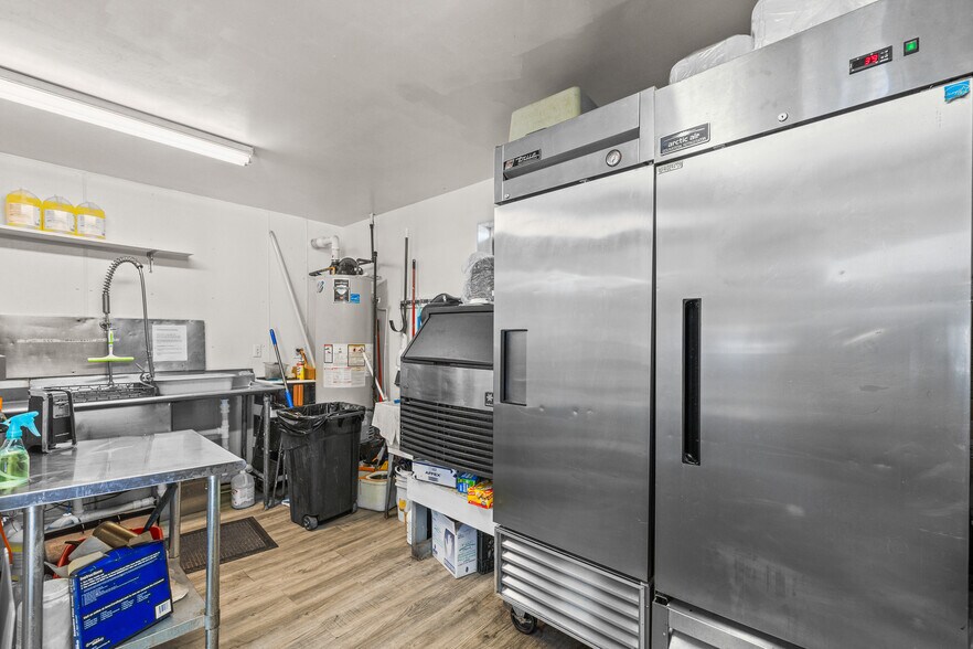 More Photos Of 601 Main St, Junction City Restaurant For Sale