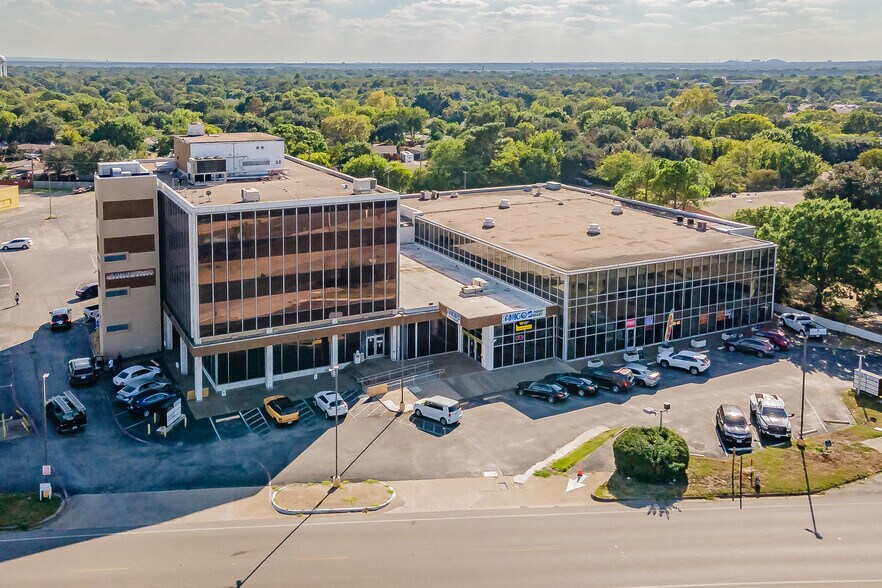 More Photos Of 2520 W Irving Blvd, Irving Office For Sale