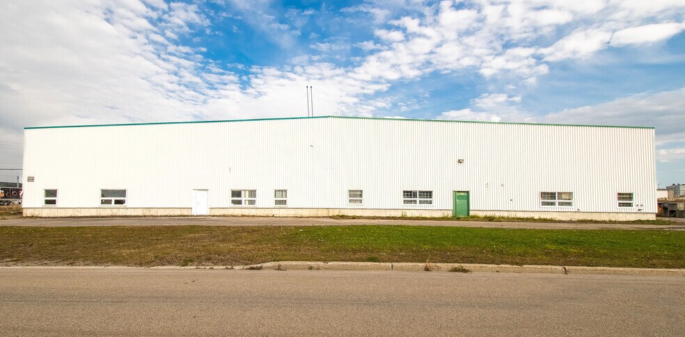 More Photos Of 121 Rue De Naples, Saint-Augustin-de-Desmaures Warehouse For Lease