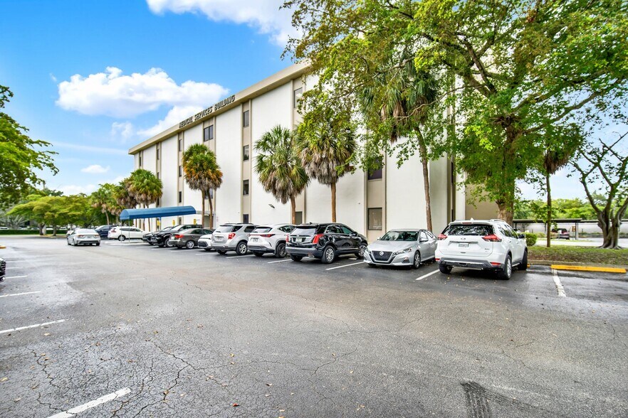 More Photos Of 4101 NW 4th St, Plantation Medical For Lease