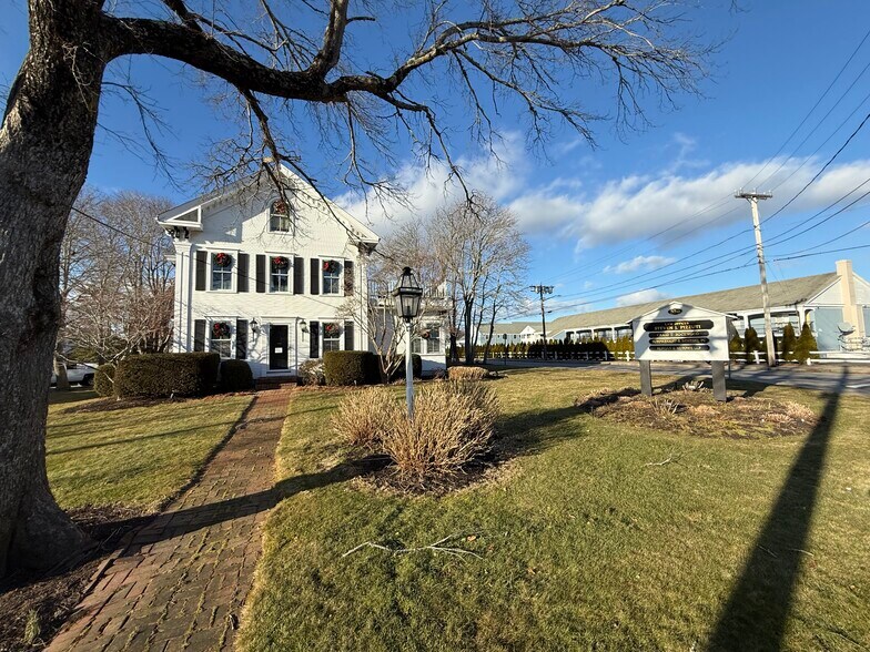 More Photos Of 336 South St, Hyannis Office For Sale