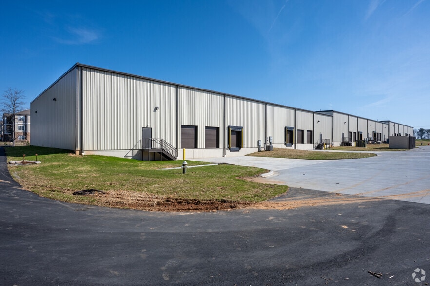 More Photos Of 717 Brigham Rd, Greensboro Flex For Lease