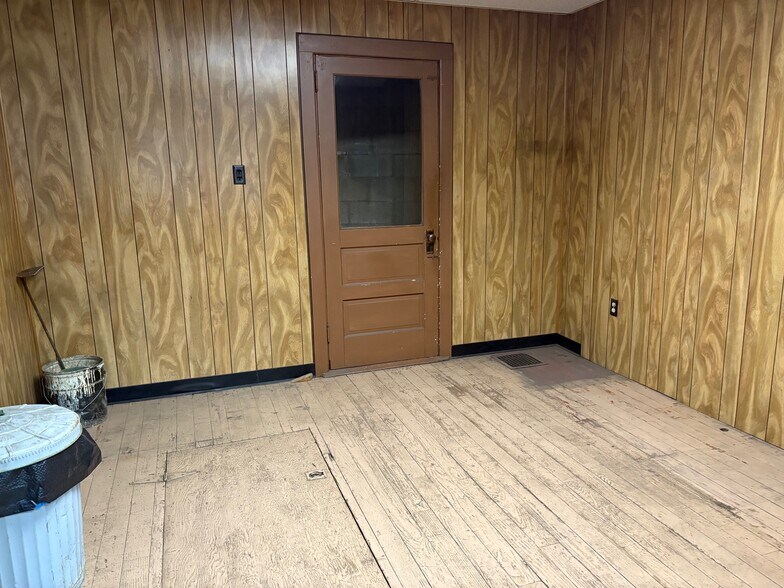 More Photos Of 6712 Main St, Martins Creek Service Station For Sale