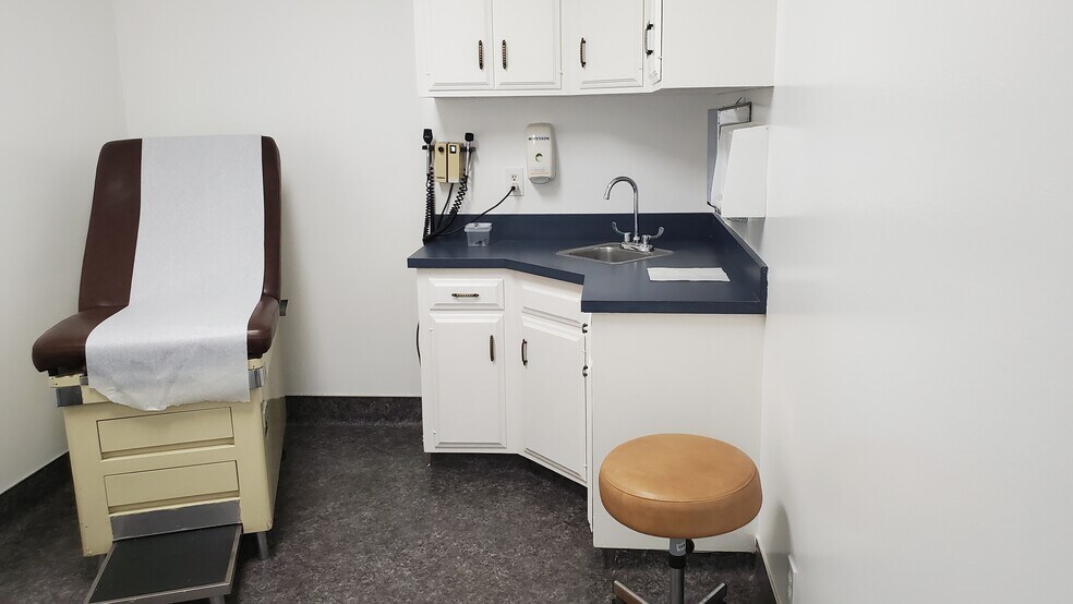 More Photos Of 3231 Waring Ct, Oceanside Medical For Lease