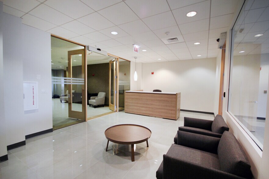 More Photos Of 150 Harvester Dr, Burr Ridge Office For Lease