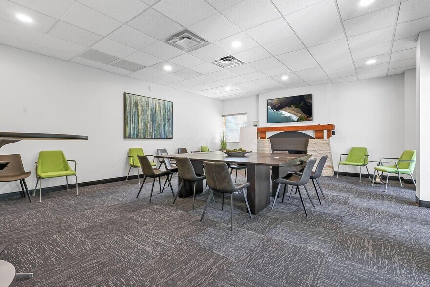 More Photos Of 1480 Manning Pky, Powell Loft Creative Space For Sale