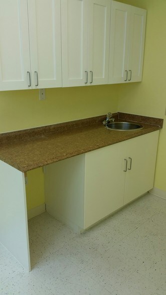 More Photos Of 333 Arthur Godfrey Rd, Miami Beach Office For Lease