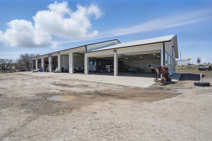 More Photos Of 2100 W Main St, Newcastle Flex For Sale