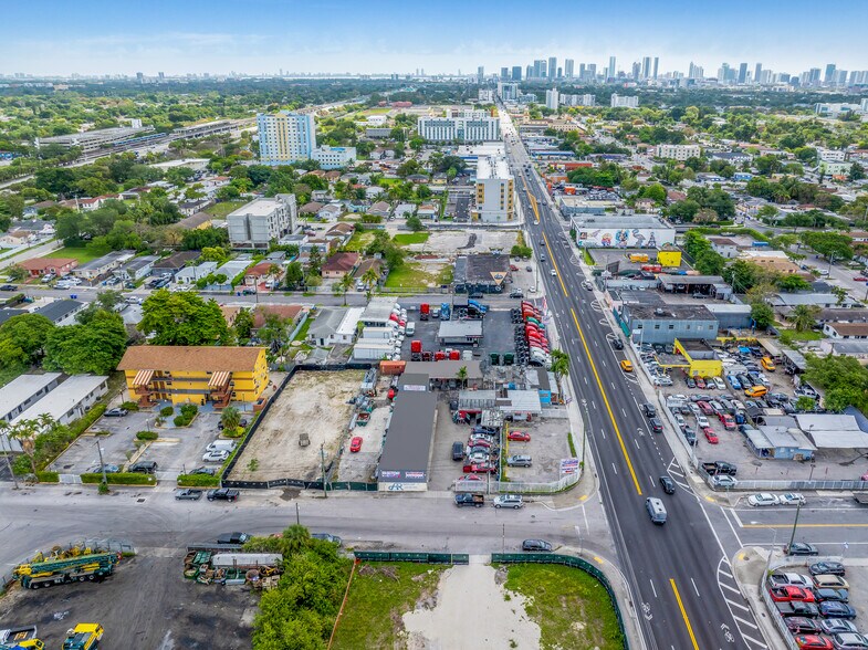 More Photos Of 2395 NW 36th St, Miami Service For Lease
