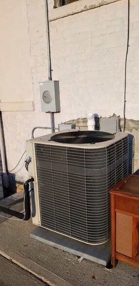 More Photos Of 302 S Broadway Ave, Albert Lea Storefront Retail Office For Sale