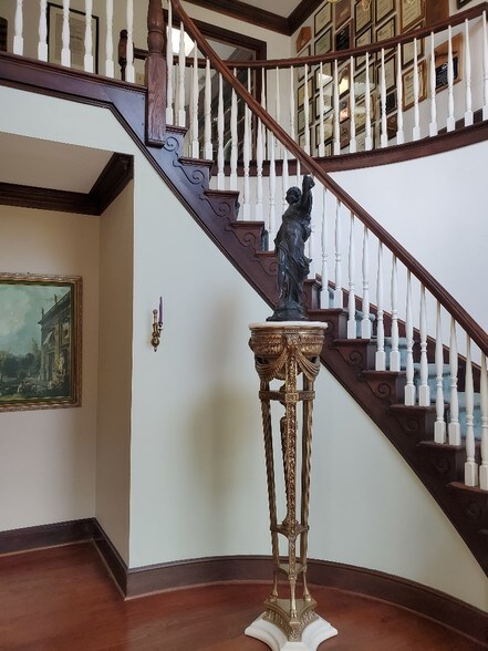 More Photos Of 1433 Emerywood Dr, Charlotte Office For Lease