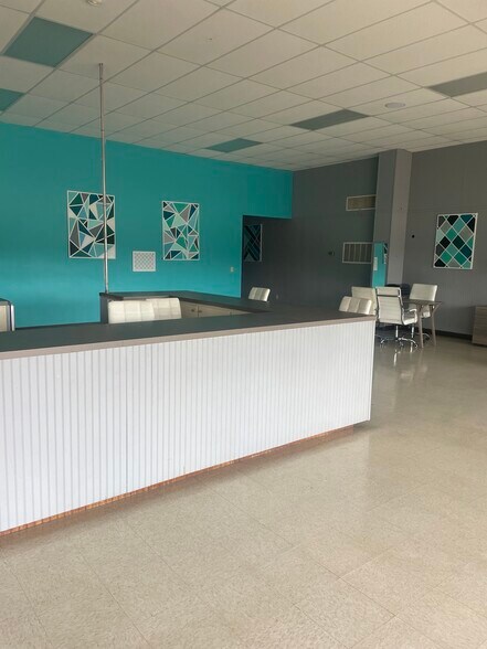More Photos Of 2124 S Highway 501, Marion Auto Dealership For Lease