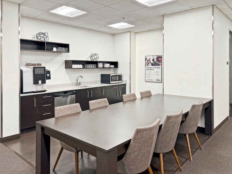 More Photos Of 4620 E 53rd St, Davenport Coworking Space