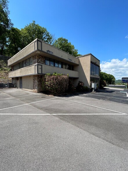More Photos Of 6515 Clinton Hwy, Knoxville Office For Lease