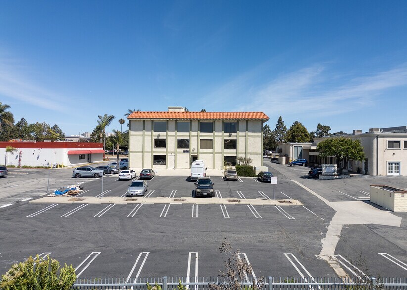 More Photos Of 23717 Hawthorne Blvd, Torrance Office For Lease