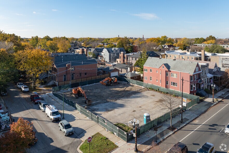 More Photos Of 2035 W Irving Park Rd, Chicago Apartments For Lease