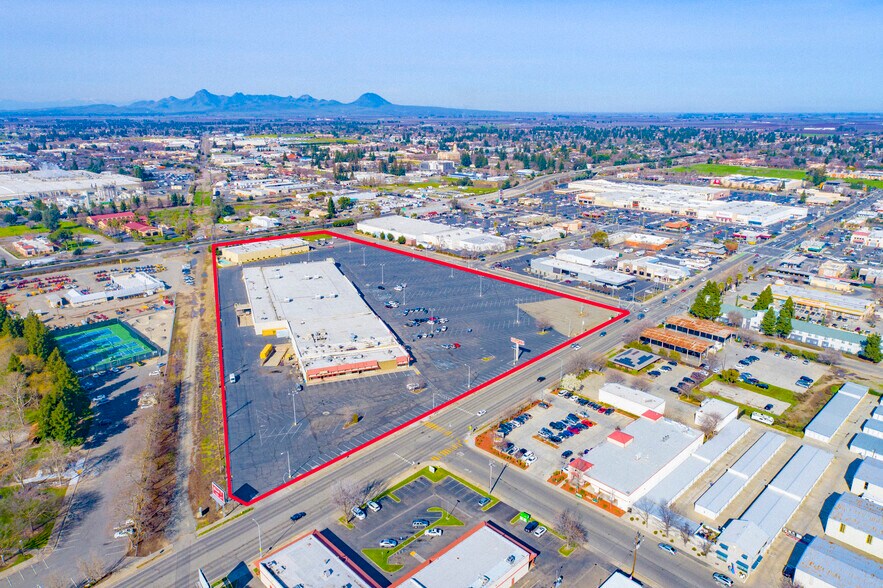 More Photos Of 850 Gray Ave, Yuba City Department Store For Sale