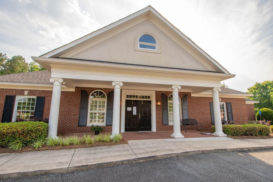 More Photos Of 385 Hawthorne Ln, Athens Medical For Lease