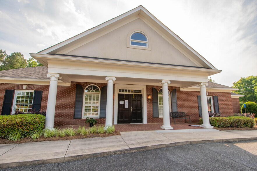 More Photos Of 385 Hawthorne Ln, Athens Medical For Lease