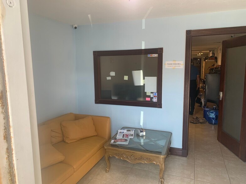 More Photos Of 470 Ansin Blvd, Hallandale Beach Warehouse For Lease