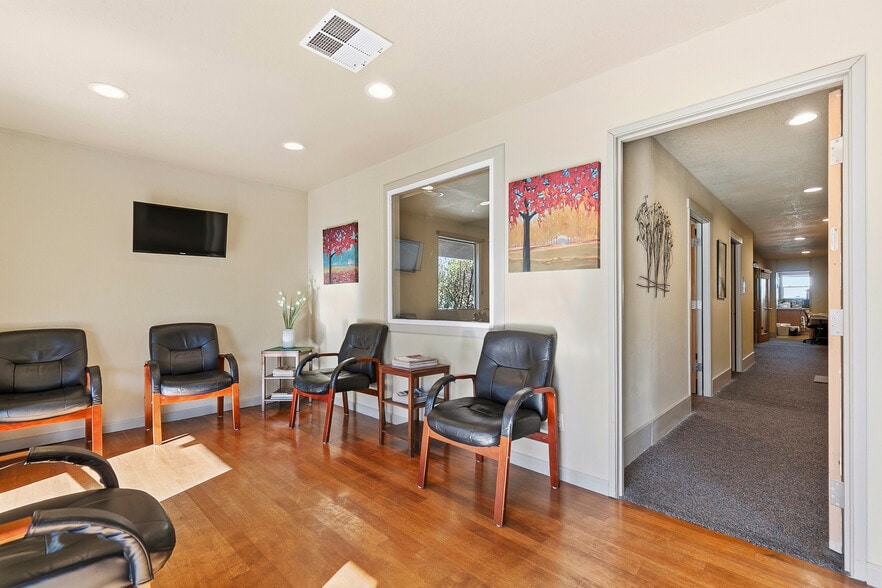 More Photos Of 9055 SW Beaverton Hillsdale Hwy, Portland Office For Lease
