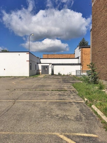 More Photos Of 305 W Elizabeth St, Stockbridge Schools For Sale