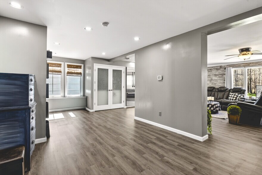 More Photos Of 690 Main St, Vintondale Loft Creative Space For Sale