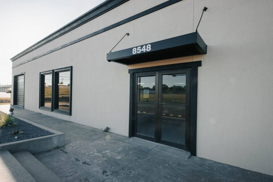 More Photos Of 8532-8548 E 41st St, Tulsa Freestanding For Lease