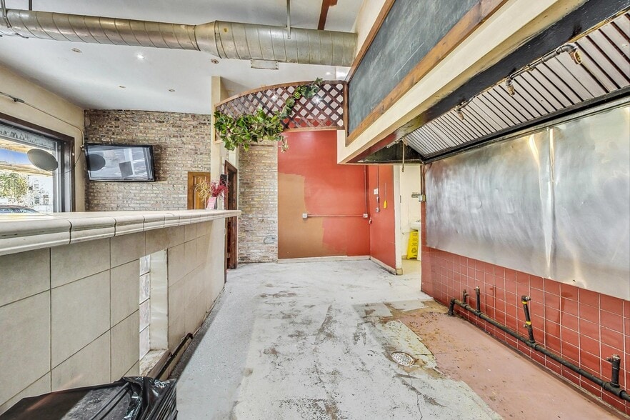 More Photos Of 2806 W Lake St, Chicago Fast Food For Lease