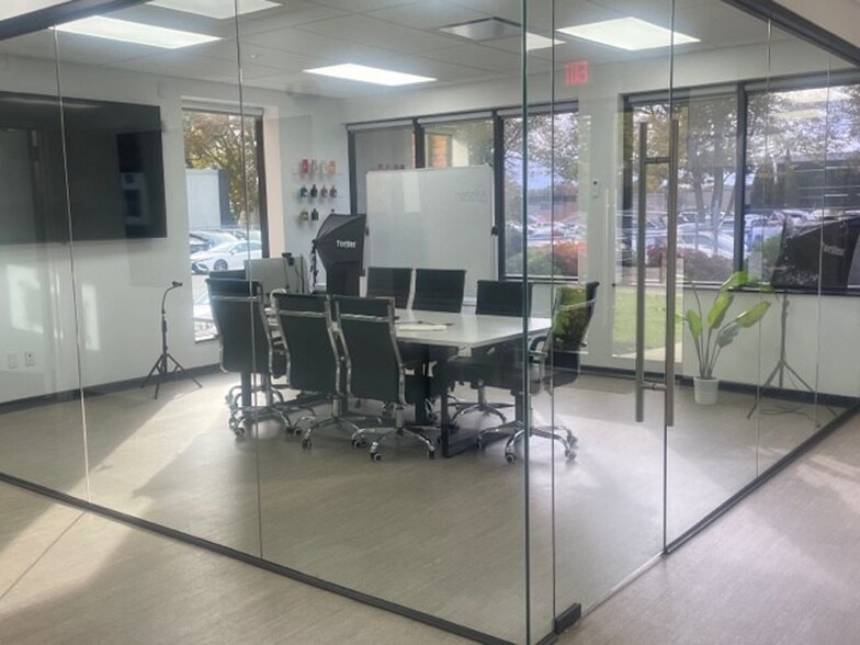 More Photos Of 55 Gilpin Ave, Hauppauge Manufacturing For Lease