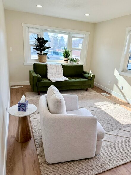 More Photos Of 60 W Canyon Crest Rd, Alpine Office For Lease