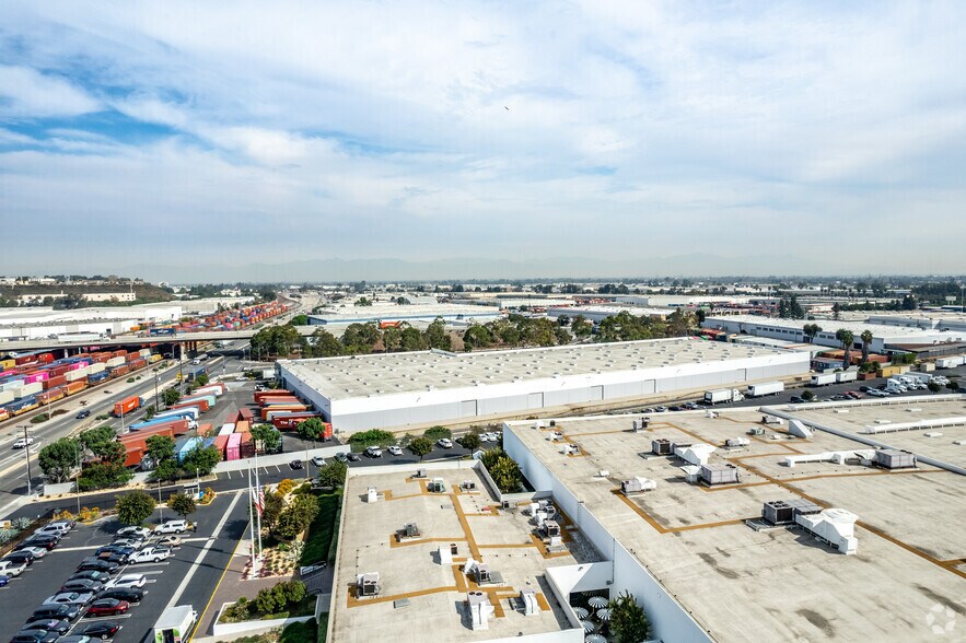 More Photos Of 20500 S Alameda St, Carson Warehouse For Lease