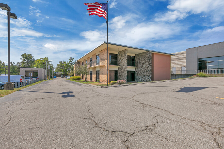 Primary Photo Of 9920 Watson Rd, Crestwood Office For Lease