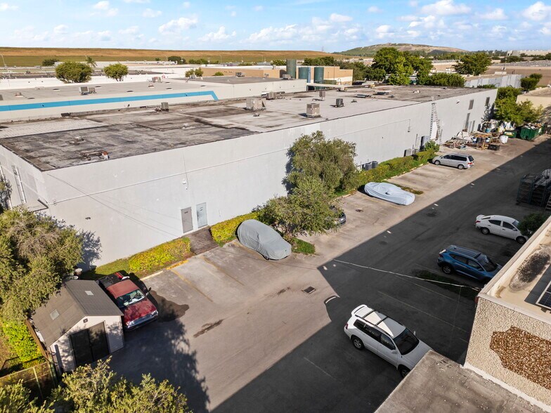 More Photos Of 8451 NW 66th St, Miami Warehouse For Lease