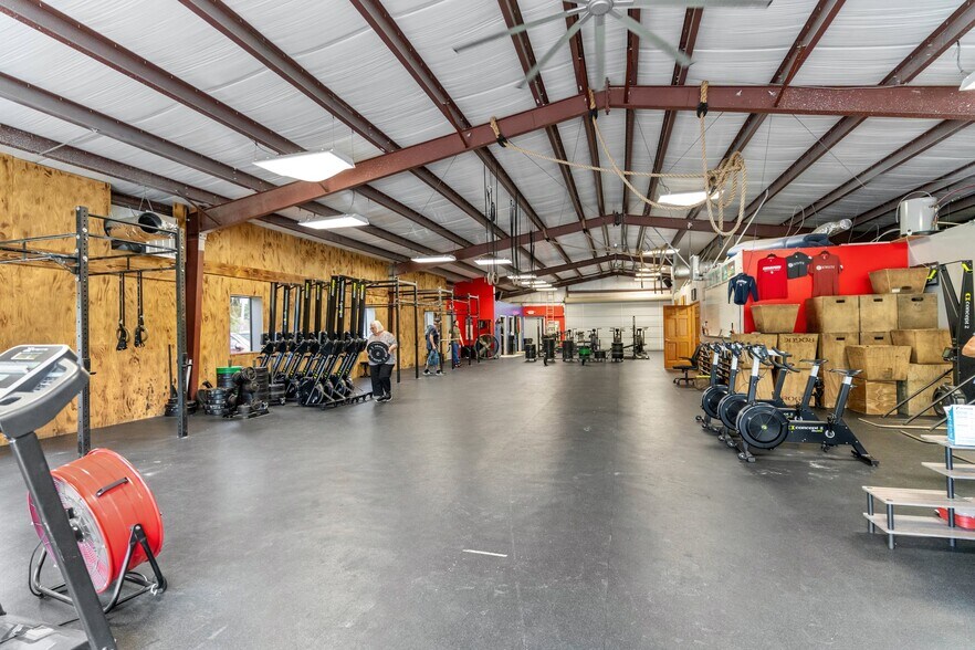 More Photos Of 140 NE Yellow Pine Ave, Madison Restaurant For Sale