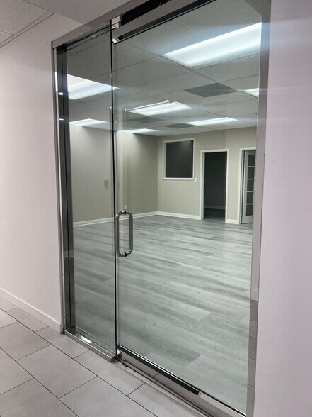 More Photos Of 4451-4465 Wilshire Blvd, Los Angeles Office For Lease