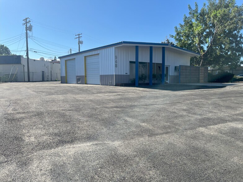 More Photos Of 948 Enterprise Dr, Sacramento Showroom For Sale