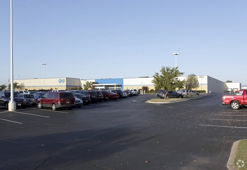 More Photos Of 7777 E 42nd Pl, Tulsa Light Distribution For Sale