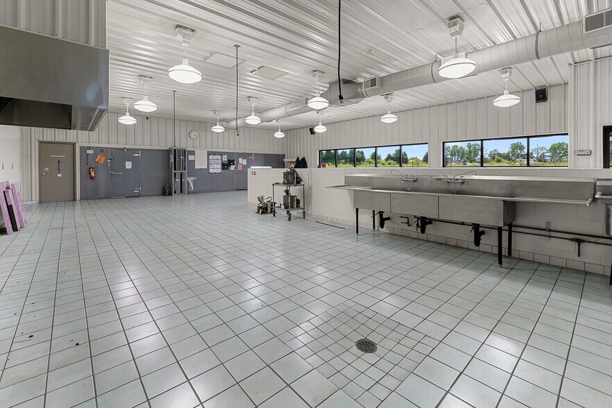 More Photos Of 560 Rolling Meadows, Fond Du Lac Light Distribution For Sale