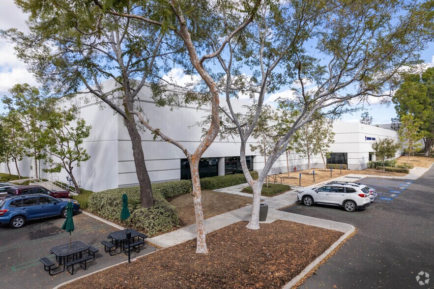 More Photos Of 72 Fairbanks, Irvine Manufacturing For Lease