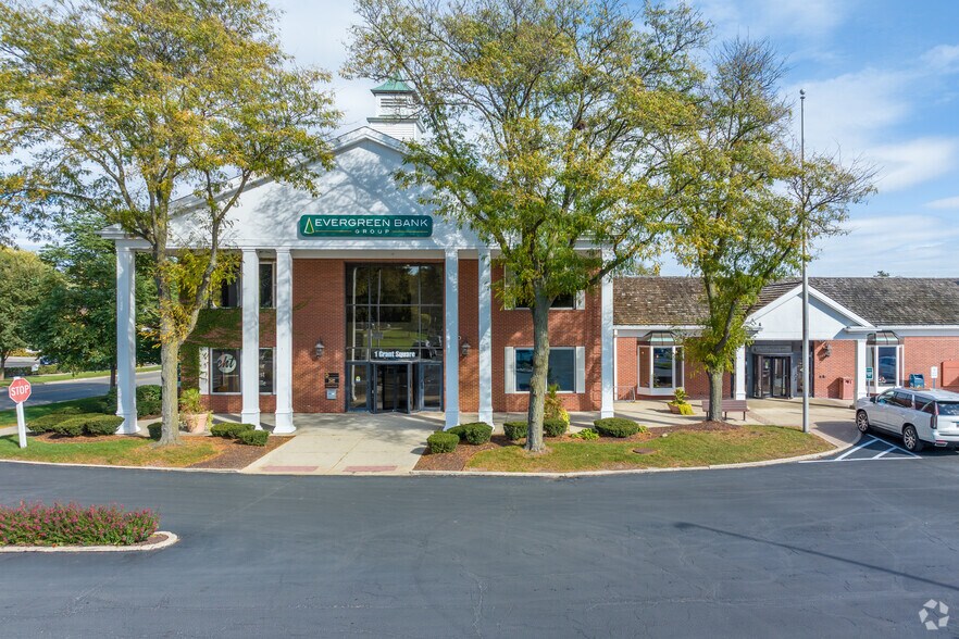More Photos Of 1-10 Grant Sq, Hinsdale Storefront Retail Office For Lease