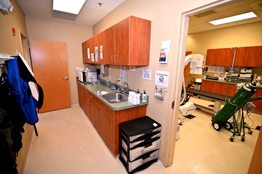 More Photos Of 2960 Technology Pl, Waldorf Research And Development For Lease