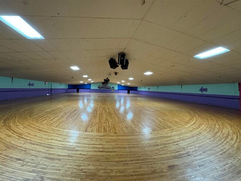 More Photos Of 137 7th Ave, Huntington Skating Rink For Sale