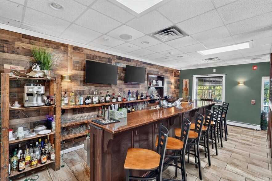 More Photos Of 11 E Pattagansett Rd, Niantic Restaurant For Sale