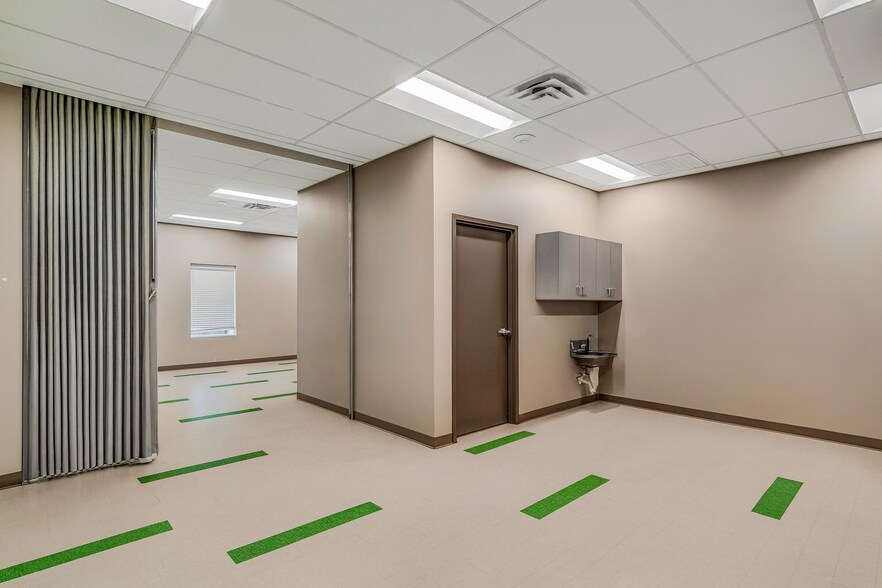 More Photos Of 27511 Interstate 10, Boerne Office For Sale