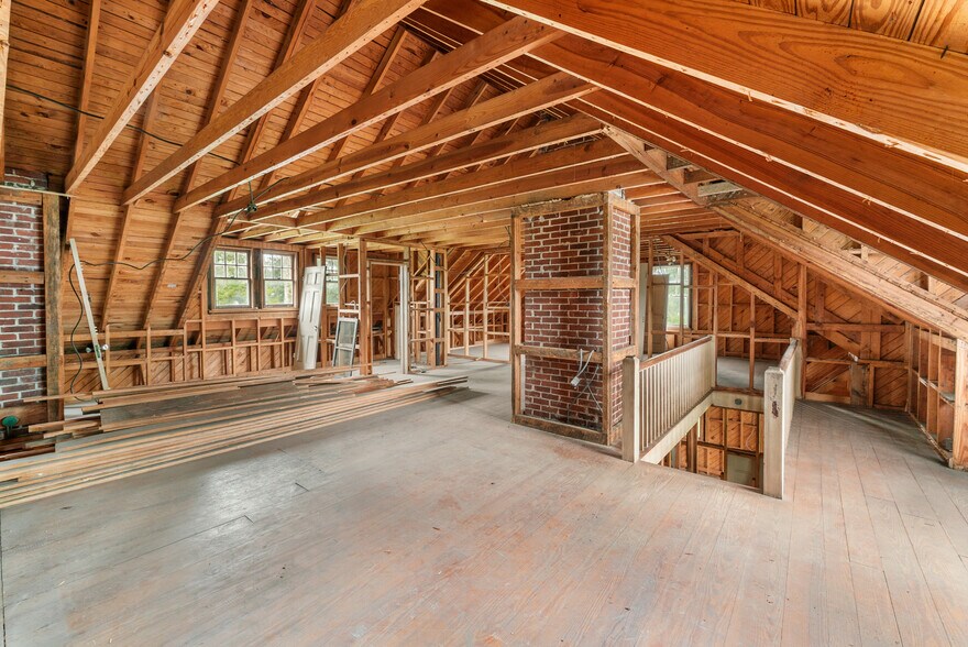 More Photos Of 11026 Ford Ave, Richmond Hill Specialty For Sale