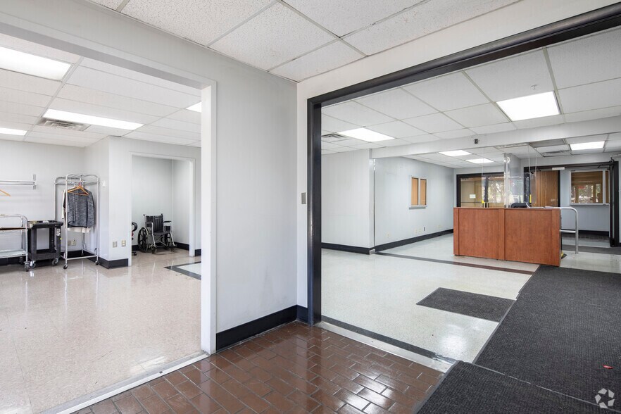 More Photos Of 4905 Moores Mill Rd, Huntsville Manufacturing For Lease