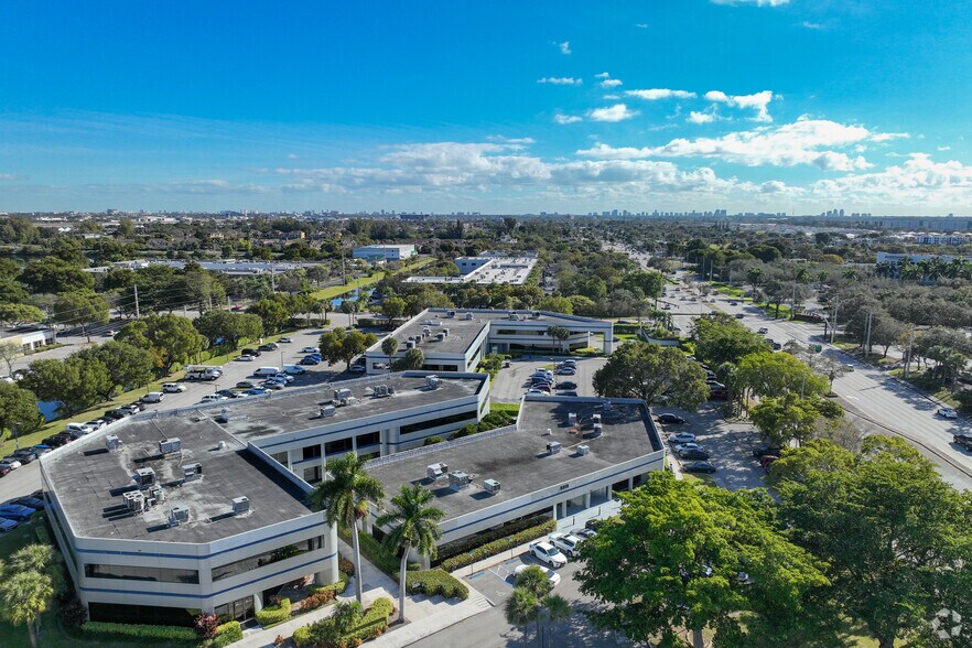 More Photos Of 3313 W Commercial Blvd, Fort Lauderdale Medical For Sale