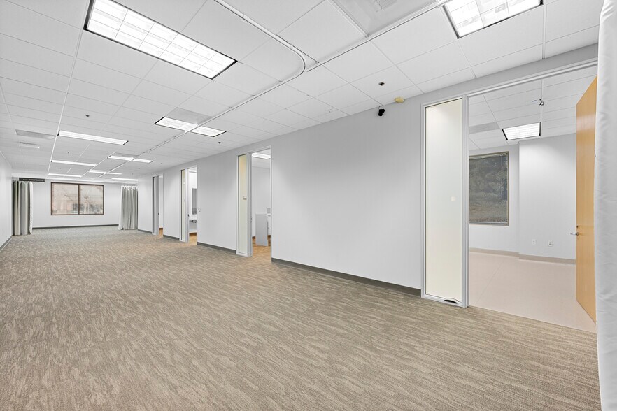 More Photos Of 2036 Corte Del Nogal, Carlsbad Office For Sale